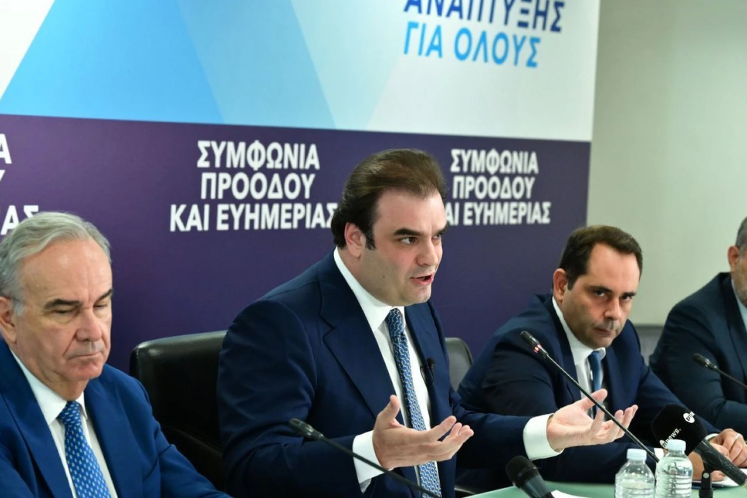 Ο «κουμπαράς» του Πιερρακάκη για κάθε παιδί -Πώς μπορεί να δώσει έως και πάνω από 60.000 ευρώ το νέο μέτρο