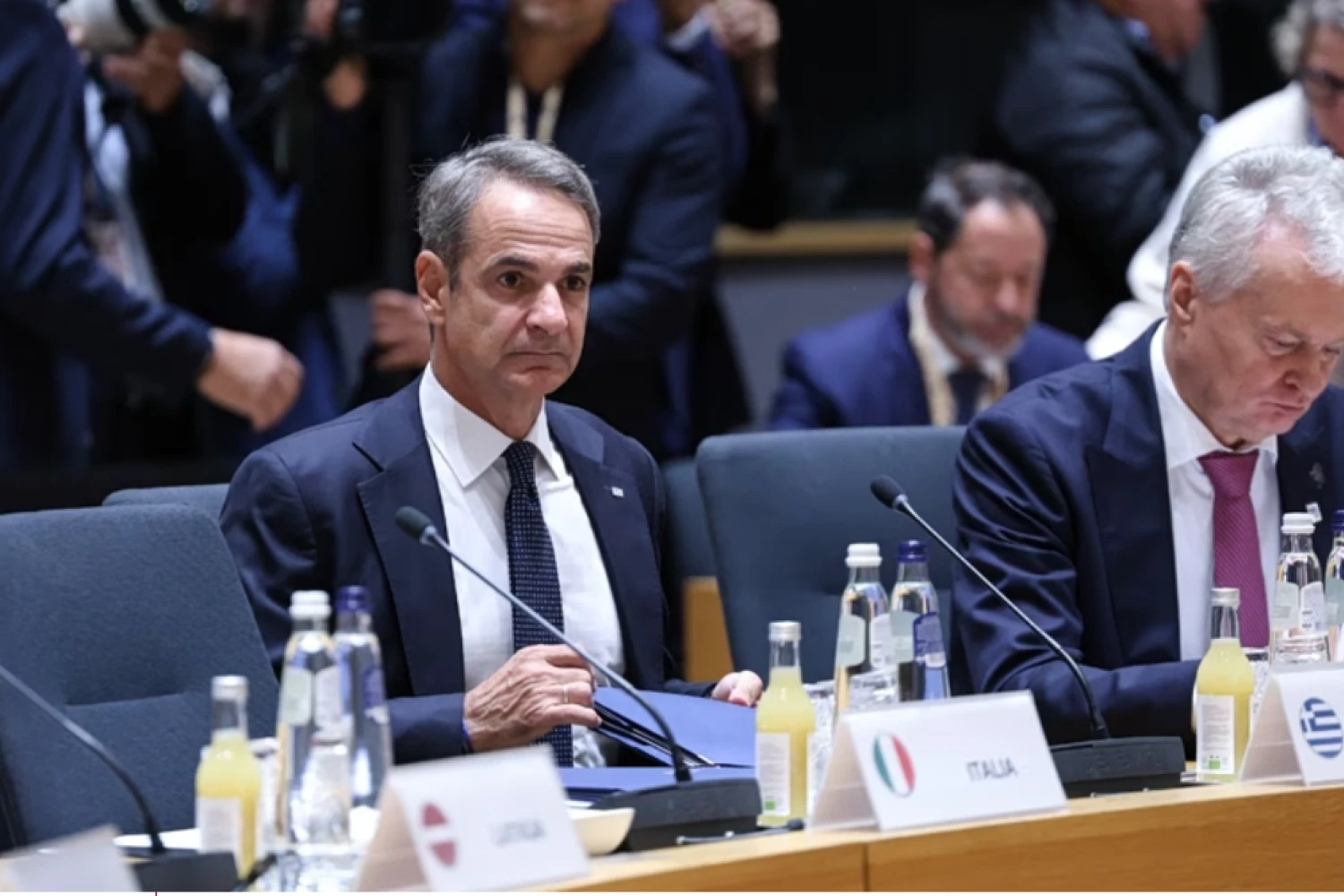 Σύνοδος χωρίς «λευκό καπνό» – Μητσοτάκης: «Έχουμε πολλά πουκάμισα μαζί μας, θα μείνουμε μέχρι τη συμφωνία»
