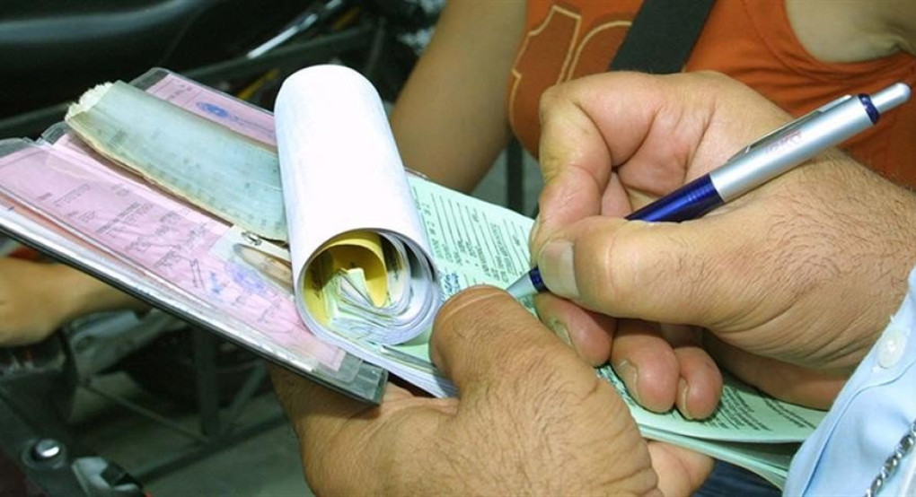 “Βροχή” οι κλήσεις για στάθμευση σε ράμπες διάβασης ΑΜΕΑ