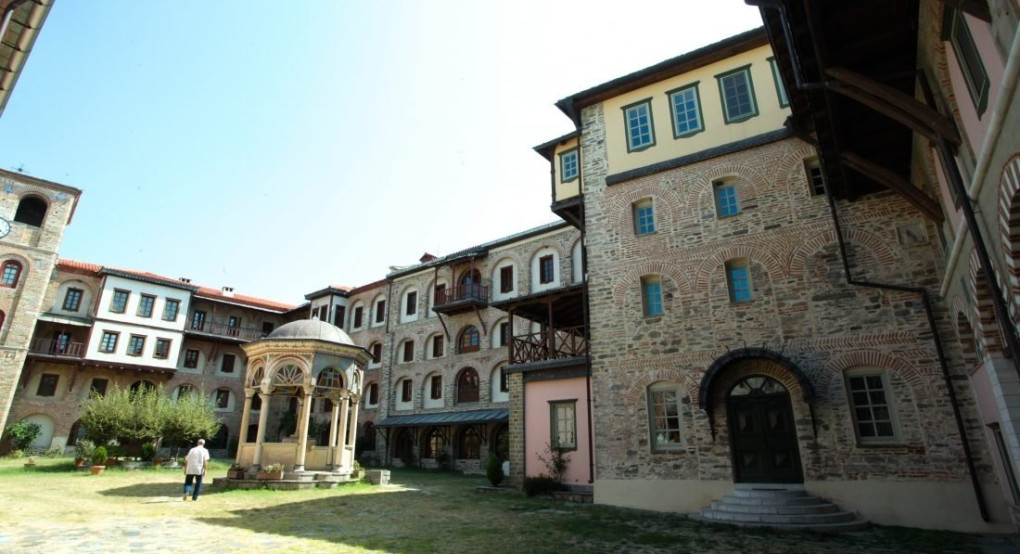 Άγιο Όρος: Εντοπίστηκαν γυναικεία οστά κάτω από ναό