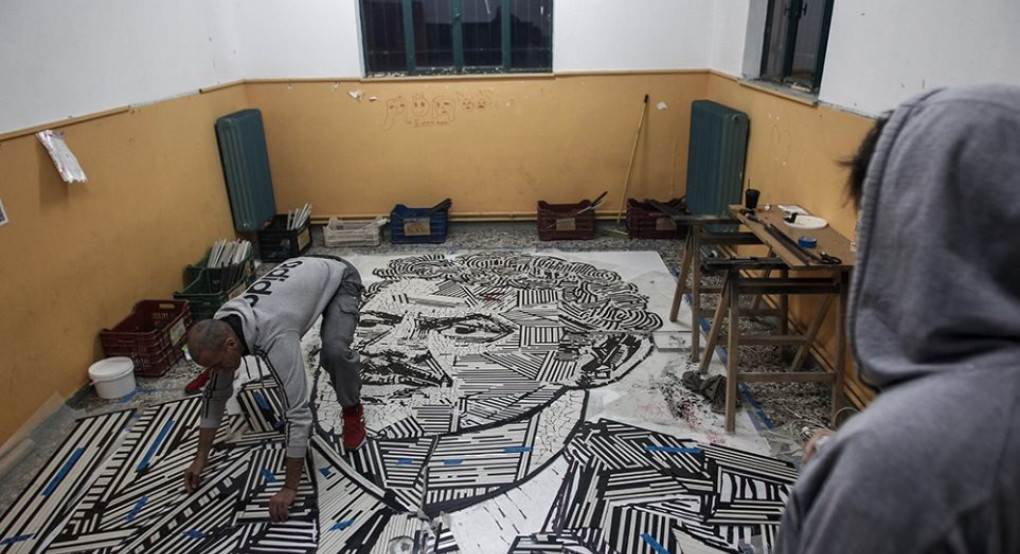 Τρίκαλα: Εντυπωσιακή προσωπογραφία του Βασίλη Τσιτσάνη με ψηφίδες 