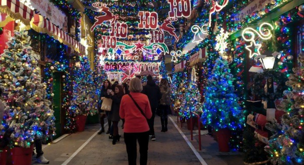 Πρεμιέρα για το εορταστικό ωράριο: Ανοιχτά την Κυριακή τα καταστήματα