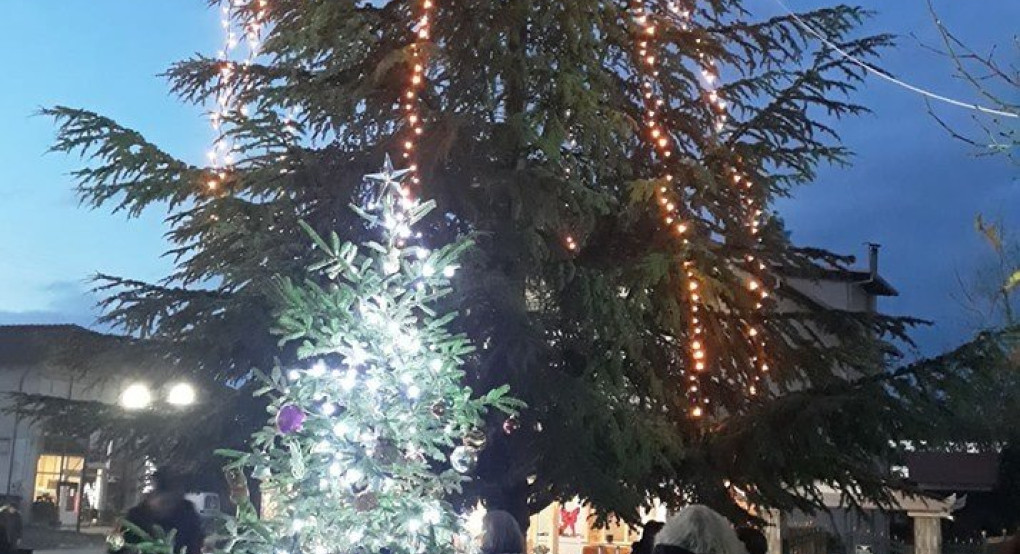 Όμορφη εκδήλωση στο Λιποχώρι με άναμμα Χριστουγεννιάτικου Δέντρου