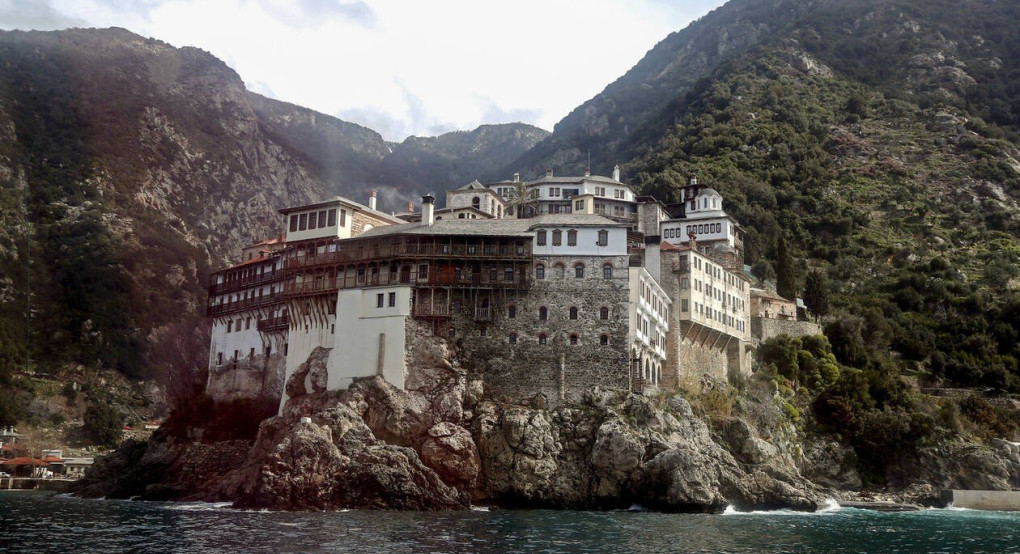 Άγιο Όρος: «Βουτιά» θανάτου για 28χρονο - Κρατούσε αγκαλιά μια εικόνα της Παναγίας