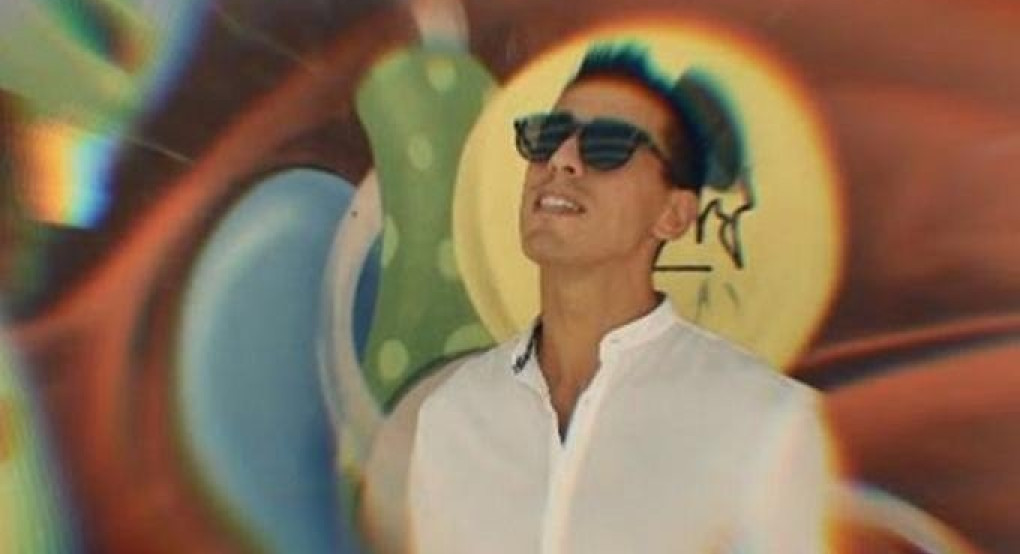 Ο αστυνομικός που έγινε viral τραγουδώντας μαζί με πλανόδιο είχε δοκιμάσει την τύχη του στο Voice (video)