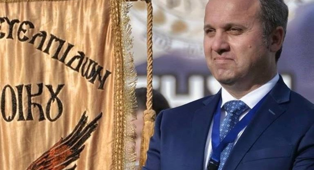 Ο Εμμανουήλ Παπάς «δείχνει» τον δρόμο στον Κυριάκο Μητσοτάκη