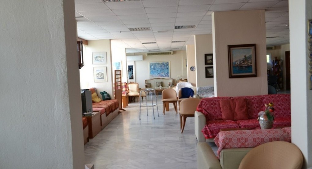 Αγγλία: Ηλικιωμένη σε οίκο ευγηρίας ζήτησε για δώρο Χριστουγέννων έναν… στρίπερ - «Ήταν φοβερό ένιωσα νέα»