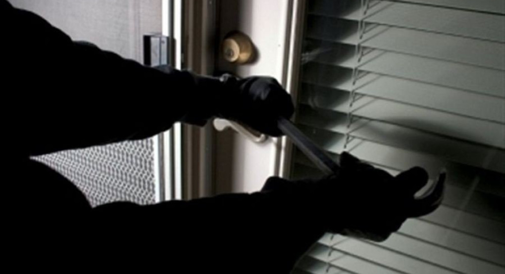 Ημαθία: Διέρρηξαν σπίτι αλλά τους κατάλαβε ο ιδιοκτήτης και έφυγαν με "άδεια χέρια"