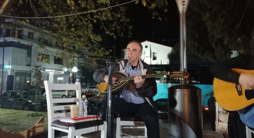 Ο Δ/ντης της ΔΑΟΚ με το μπουζούκι του στην Σκύδρα