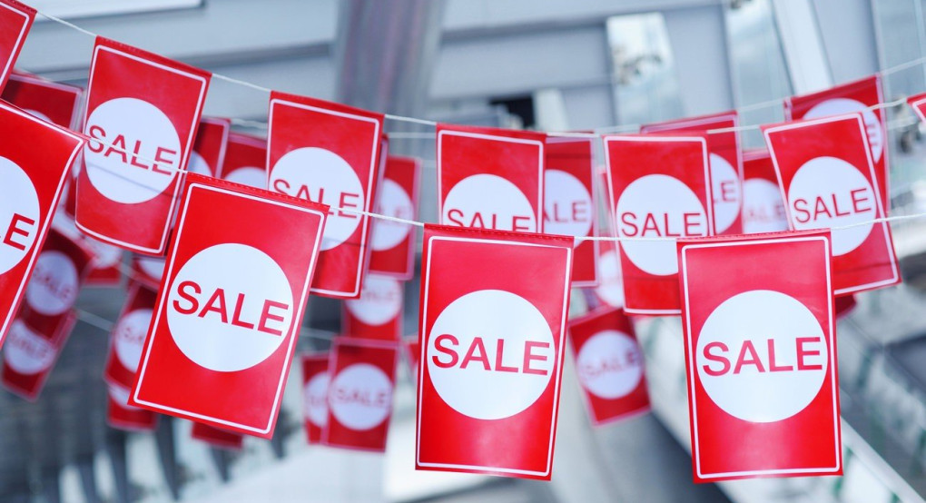Eνδιάμεσες εκπτώσεις τέλος -Έρχονται «Black Friday» & «Cyber Monday»