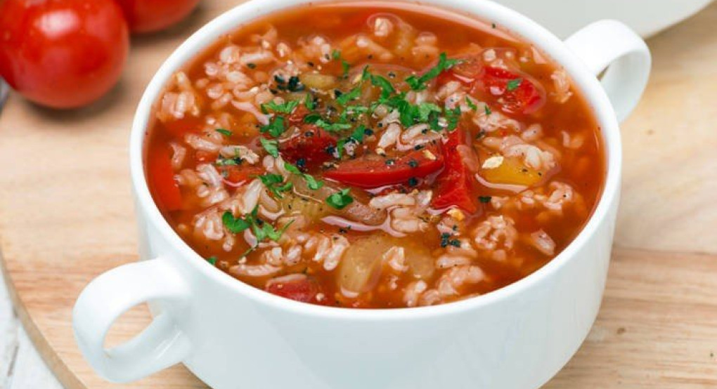 Θρεπτική σούπα ντομάτας με ρύζι