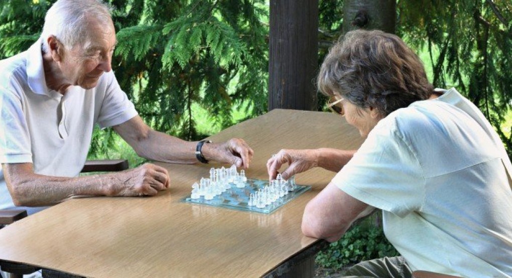 Έρευνα:Τα επιτραπέζια παιχνίδια μειώνουν την πιθανότητα άνοιας στους ηλικιωμένους 