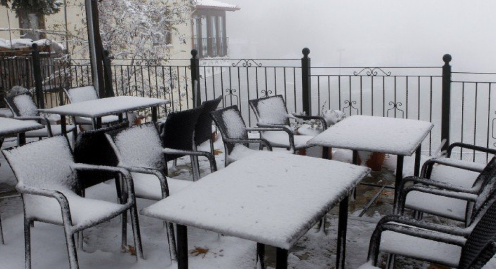 Τρίκαλα: Στους 15 πόντους το χιόνι -Πεσμένοι βράχοι από την κακοκαιρία