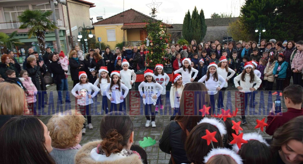 Καλά Χριστούγεννα από την Καλή με το άναμμα του Χριστουγεννιάτικου Δέντρου