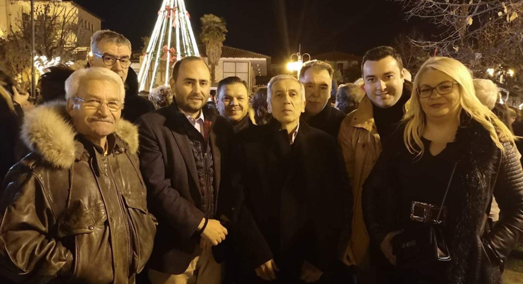 Φωταγώγηση Δέντρου με πολιτικό άρωμα 