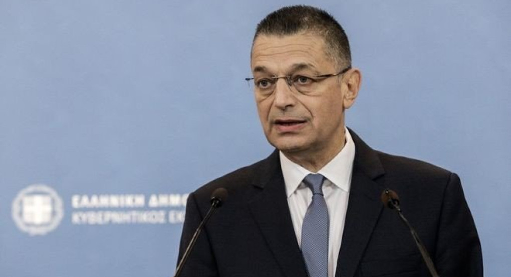 O Ιταλός φαρσέρ "κατέλαβε" το twitter του Αλκιβιάδη Στεφανή