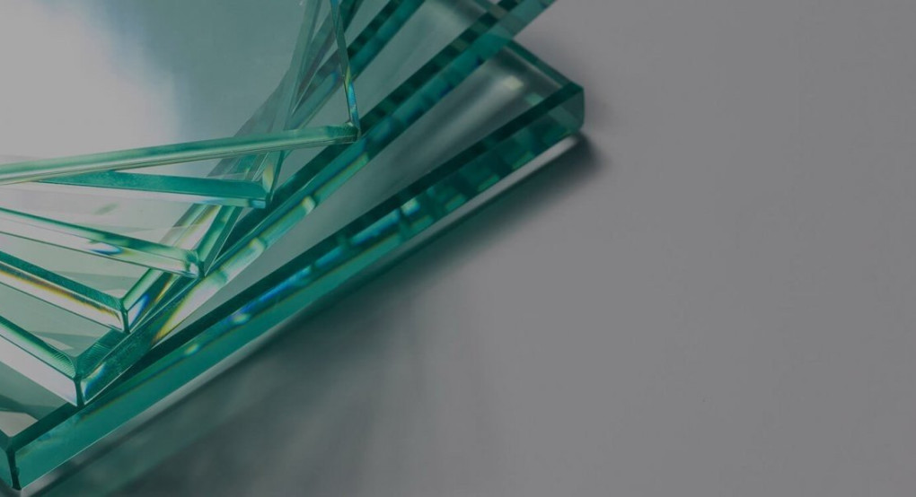 Εφιαλτικό ατύχημα στην Κίνα: Οδηγός μηχανής «θάφτηκε» από κοφτερά γυάλινα πάνελ