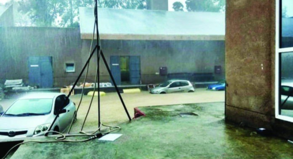 Ρόδος: «Βούλιαξε» το νησί η Διδώ – Πλημμύρες και ανθρώπινες ζωές σε κίνδυνο