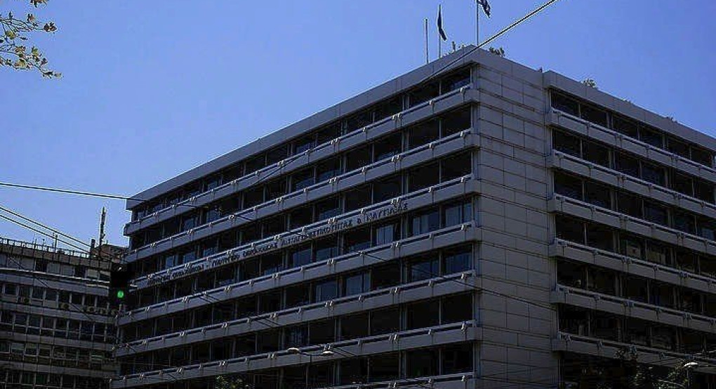 «Η οικονομική πολιτική βοηθά το 89% της κοινωνίας», δηλώνουν πηγές του υπ. Οικονομικών