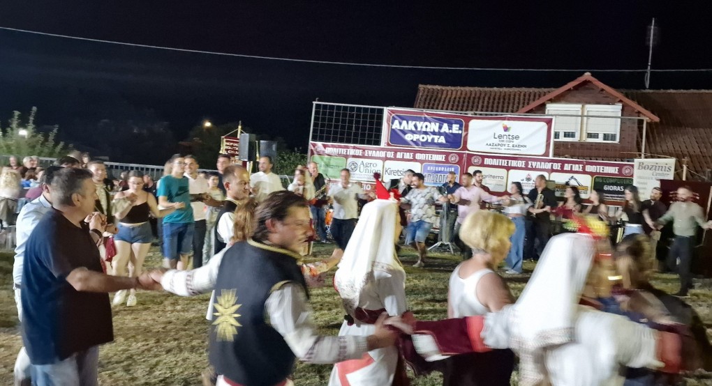 "Ανάσα" δροσιάς στο πανηγύρι της Αγίας Φωτεινής "Ανάσα" δροσιάς στο πανηγύρι της Αγίας Φωτεινής
