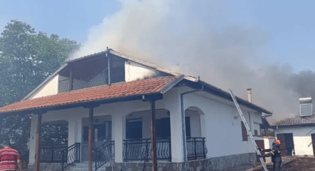 Πλάκα Λιτοχώρου: Στις φλόγες η περιοχή, παραδόθηκε εξοχική κατοικία Πλάκα Λιτοχώρου: Στις φλόγες η περιοχή, παραδόθηκε εξοχική κατοικία