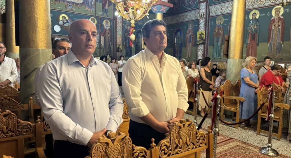 Πλαγιάρι: Eσπερινός και περιφορά της εικόνας της Παναγίας (pic) Πλαγιάρι: Eσπερινός και περιφορά της εικόνας της Παναγίας (pic)