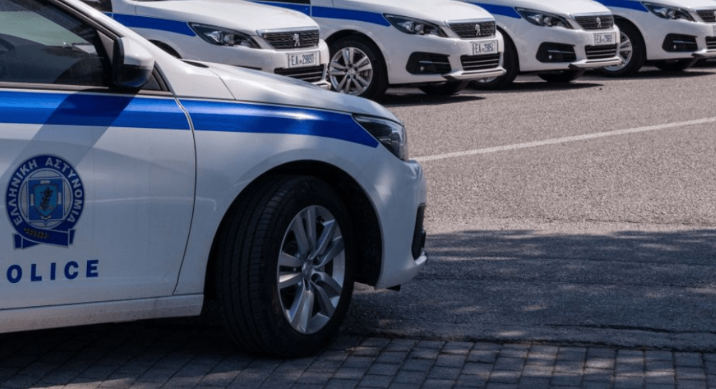 Σαν...κινητό περίπτερο αλλά με φουλ παρανομία Σαν...κινητό περίπτερο αλλά με φουλ παρανομία