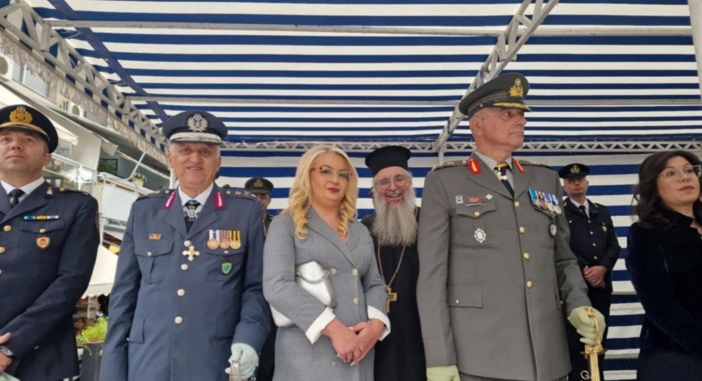 Δυναμικά στην παρέλαση η "σιδηρά κυρία" του Δήμου Πέλλας Δυναμικά στην παρέλαση η "σιδηρά κυρία" του Δήμου Πέλλας