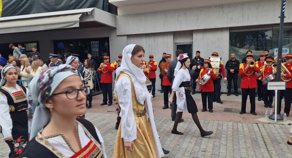 Γιαννιτσά/20η Οκτωβρίου: Υπέροχοι Σύλλογοι και Στρατός στην επετειακή παρέλαση (φώτος, video) Γιαννιτσά/20η Οκτωβρίου: Υπέροχοι Σύλλογοι και Στρατός στην επετειακή παρέλαση (φώτος, video)