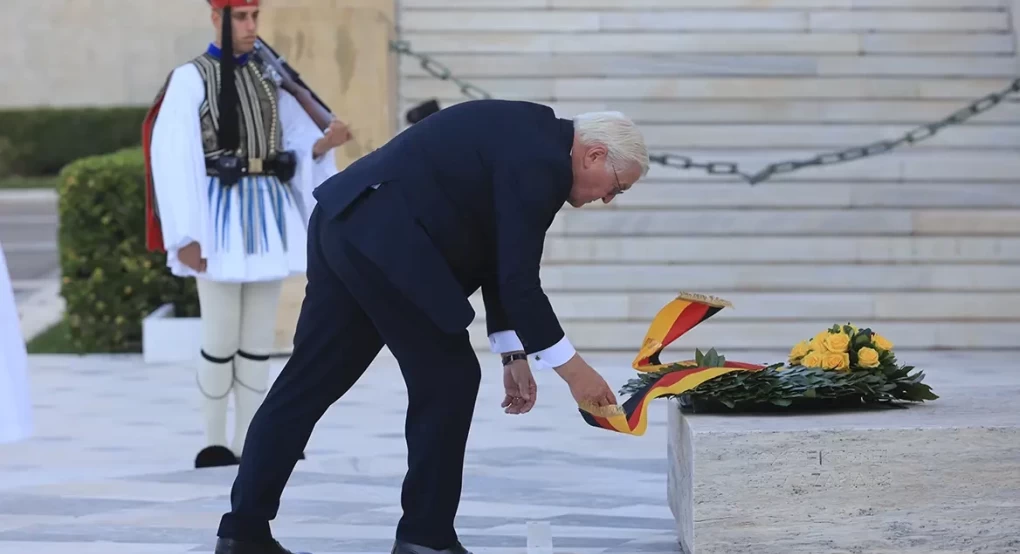 Στην Αθήνα ο Σταϊνμάιερ - Κατέθεσε στεφάνι στον Άγνωστο Στρατιώτη Στην Αθήνα ο Σταϊνμάιερ - Κατέθεσε στεφάνι στον Άγνωστο Στρατιώτη