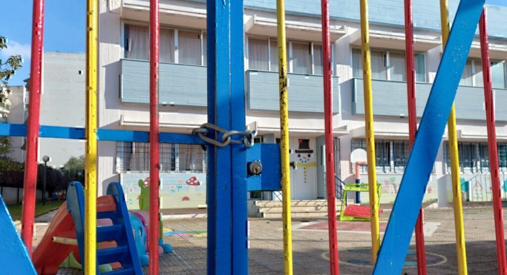 Σοκ στην Νέα Ιωνία: Έκλεισαν 12χρονο μαθητή μέσα σε φρεάτιο - Συνελήφθη ένας 14χρονος και δύο καθηγήτριες Σοκ στην Νέα Ιωνία: Έκλεισαν 12χρονο μαθητή μέσα σε φρεάτιο - Συνελήφθη ένας 14χρονος και δύο καθηγήτριες