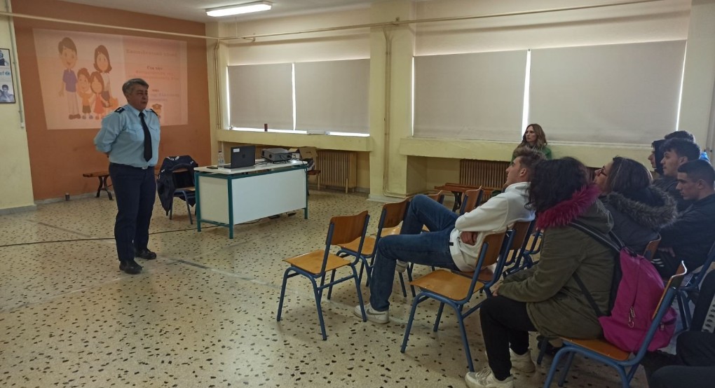 ΕΠΑΛ -ΕΚ ΕΔΕΣΣΑΣ: Δράση ενημέρωσης για την Ενδοοικογενειακή Βία ΕΠΑΛ -ΕΚ ΕΔΕΣΣΑΣ: Δράση ενημέρωσης για την Ενδοοικογενειακή Βία