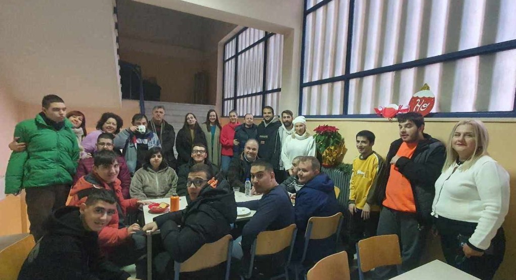 Νάουσα: Ανακοίνωση καλής είδησης από τον Δήμαρχο κατά την επίσκεψη του στο Ε.Ε.Ε.Ε.Κ. Νάουσας Νάουσα: Ανακοίνωση καλής είδησης από τον Δήμαρχο κατά την επίσκεψη του στο Ε.Ε.Ε.Ε.Κ. Νάουσας