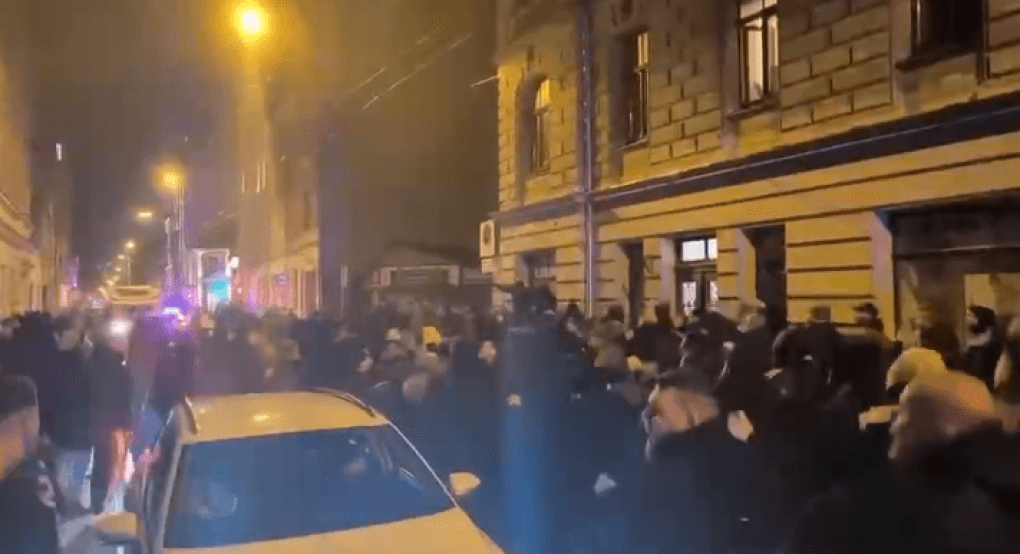 Οι φίλοι του ΠΑΟΚ μετέτρεψαν (και) την Ρίγα σε... Τούμπα: «Στην Ευρώπη το καλύτερο σιρόπι» Οι φίλοι του ΠΑΟΚ μετέτρεψαν (και) την Ρίγα σε... Τούμπα: «Στην Ευρώπη το καλύτερο σιρόπι»