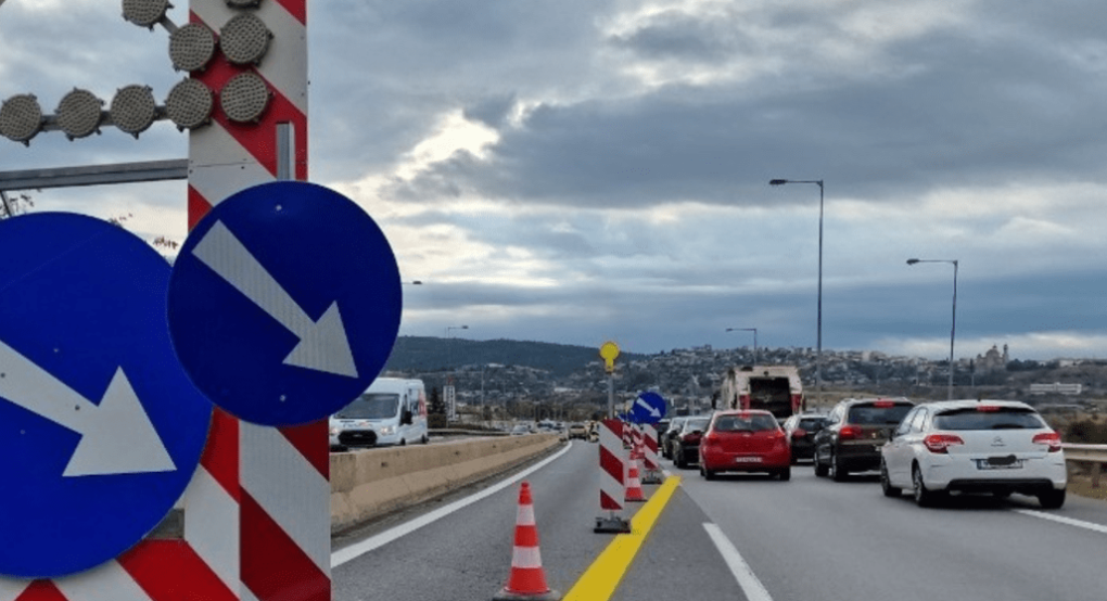 Εργασίες αποκατάστασης βλάβης στη φωτεινή σηματοδότηση στον κόμβο Λαγκαδά -Χρυσοστόμου Σμύρνης - Γρ. Λαμπράκη Εργασίες αποκατάστασης βλάβης στη φωτεινή σηματοδότηση στον κόμβο Λαγκαδά -Χρυσοστόμου Σμύρνης - Γρ. Λαμπράκη
