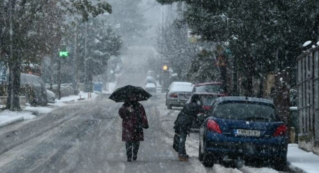 Νεφώσεις και ελαφρές χιονόπτωσεις 