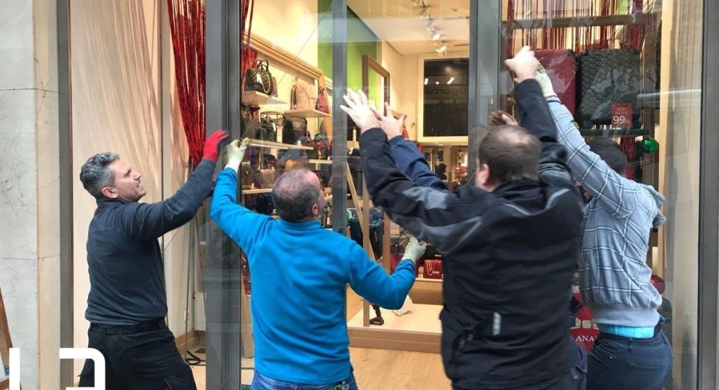 Πληρώνουν… τα σπασμένα οι καταστηματάρχες στη Θεσσαλονίκη (ΦΩΤΟ)