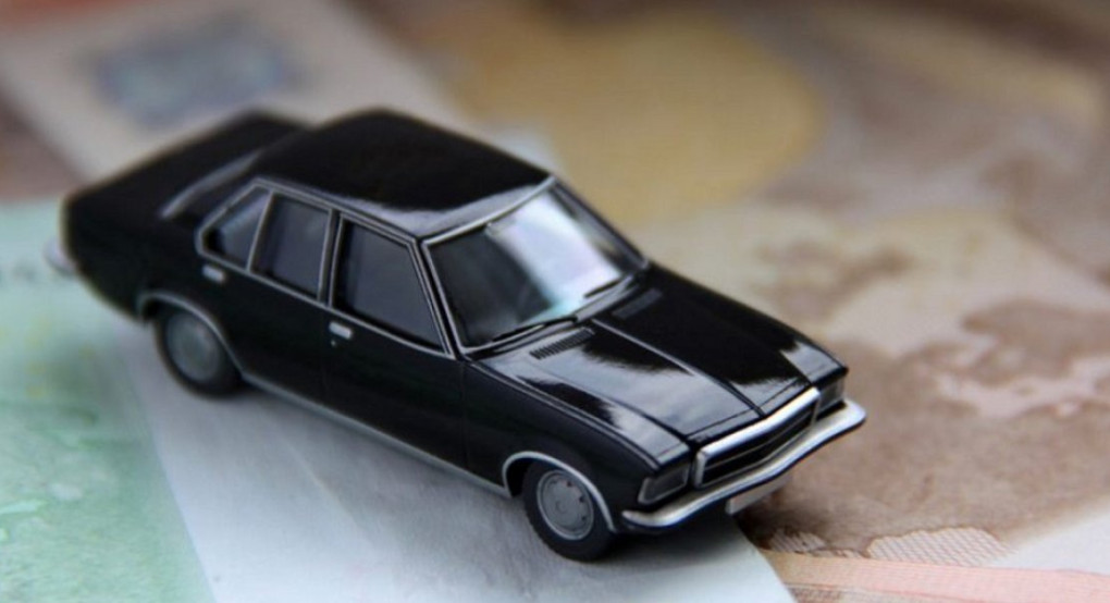 Βαριά «καμπάνα» για τους κατόχους παλαιών αυτοκινήτων - Τι έρχεται σε εκατομμύρια ιδιοκτήτες