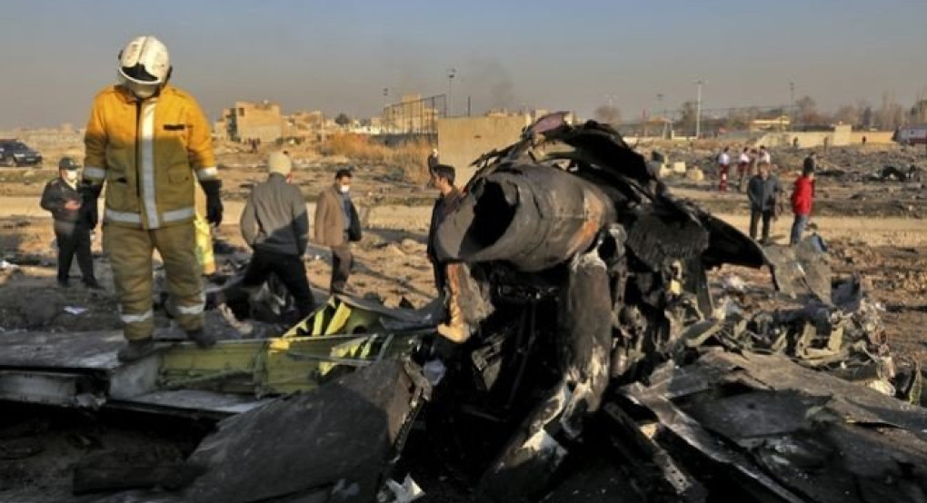 Συντριβή Boeing στο Ιράν: Θρίλερ με τις ΗΠΑ να μπαίνουν στις έρευνες και την Τεχεράνη να αρνείται ότι καταρρίφθηκε
