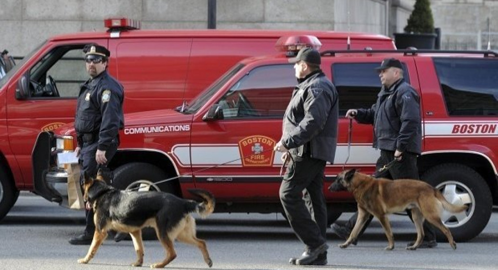 Μητέρα πέταξε τα παιδιά της στο κενό και αυτοκτόνησε