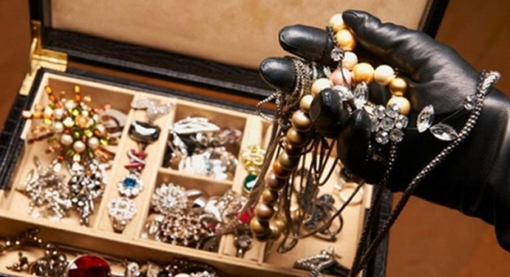 Διάρρηξη χρυσοχοείου στην Αριδαία με λεία χιλιάδων ευρώ