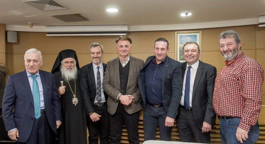 ΠΕΔ-ΚΜ:  Έκοψε την Πρωτοχρονιάτικη πίτα – Στο πλαίσιο της εκδήλωσης απονεμήθηκαν τιμητικές πλακέτες σε ανθρώπους με σημαντική κοινωνική προσφορά