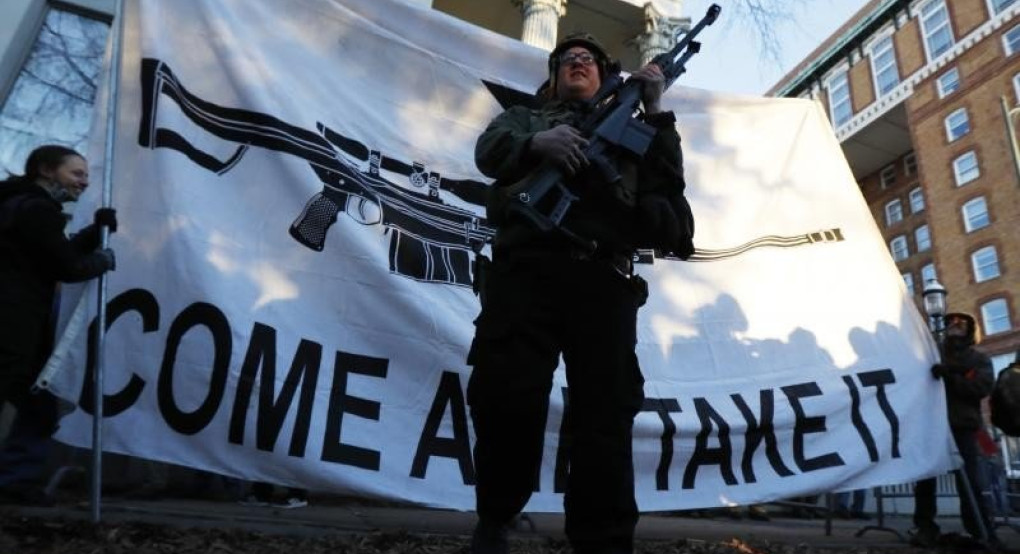 ΗΠΑ: Υπέρμαχοι της οπλοκατοχής και ακροδεξιοί διαδήλωσαν για τα... όπλα
