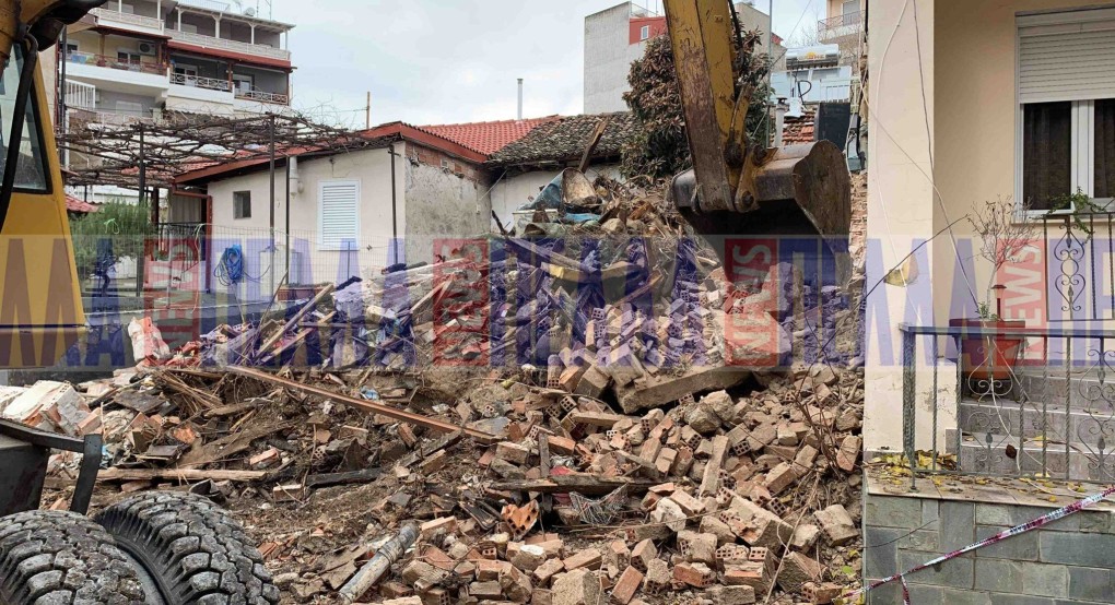 Γιαννιτσά: Κατεδαφίστηκε το καμένο και επικίνδυνο σπίτι επί της Καπετάν Βάρδα