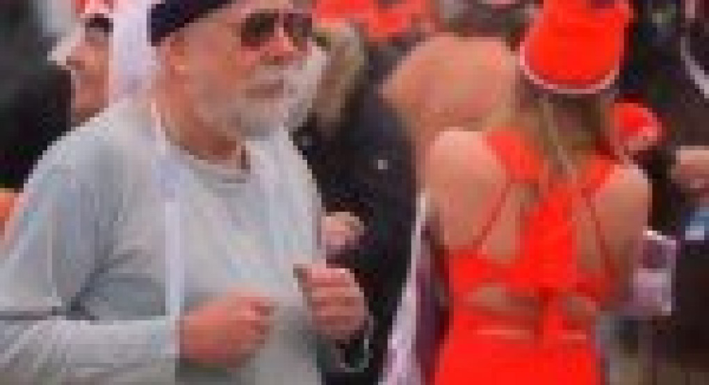 Είναι τρελοί αυτοί οι Ολλανδοί: Μπάνιο πρωτοχρονιά υπό πολύ χαμηλές θερμοκρασίες 