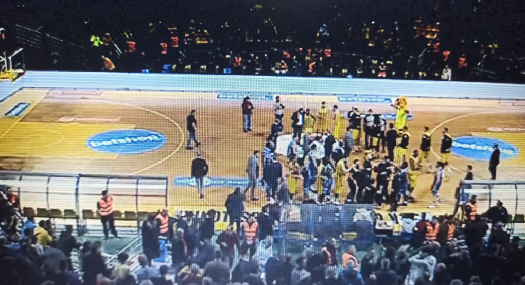 Ο Αυτοκράτορας ζει!! 