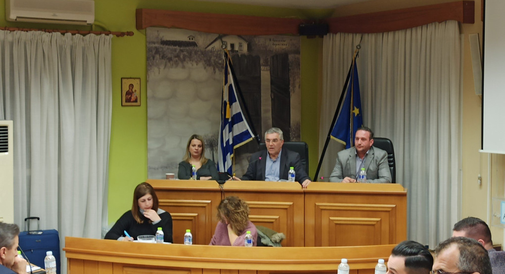 Αυτή την ώρα το Δ. Σ Αλμωπίας και η κοπή της πίτας 