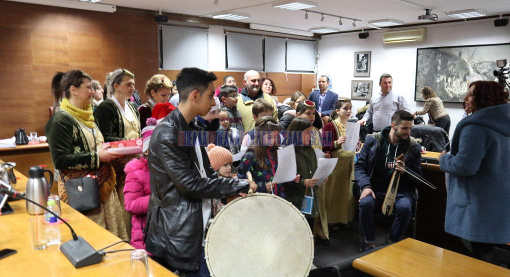 Κάλαντα στο Δημοτικό Συμβούλιο Έδεσσας με ατυχές σχόλιο από Δημοτικό σύμβουλο (βίντεο) 