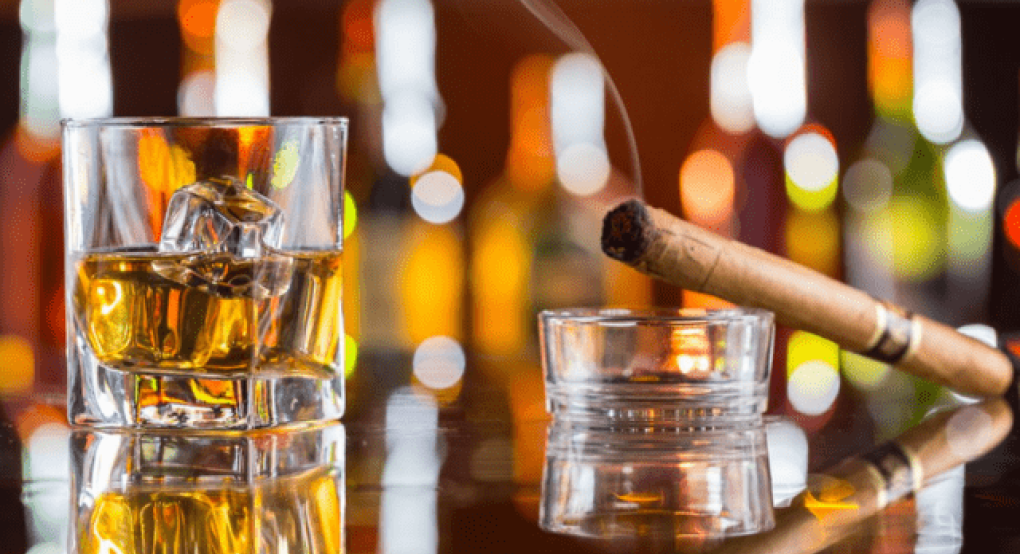 Λέσχες Καπνιστών: Πού βρίσκονται οι 3 πρώτες που ξεκίνησαν τη λειτουργία τους;