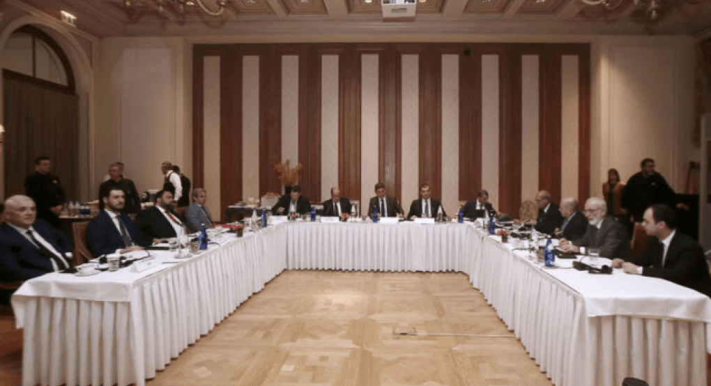 Εκλογές της ΕΠΟ-Οι περισσότεροι ξένοι διαιτητές και η συνέχεια του διαλόγου συμφωνήθηκαν στο «Μεγάλη Βρετάνια» 